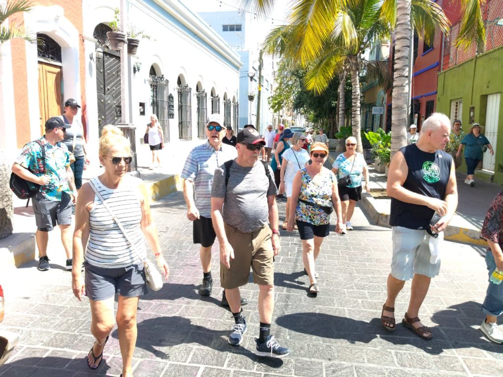 Recibe Mazatlán a más de 7 mil turistas en los primeros cruceros de marzo (12)