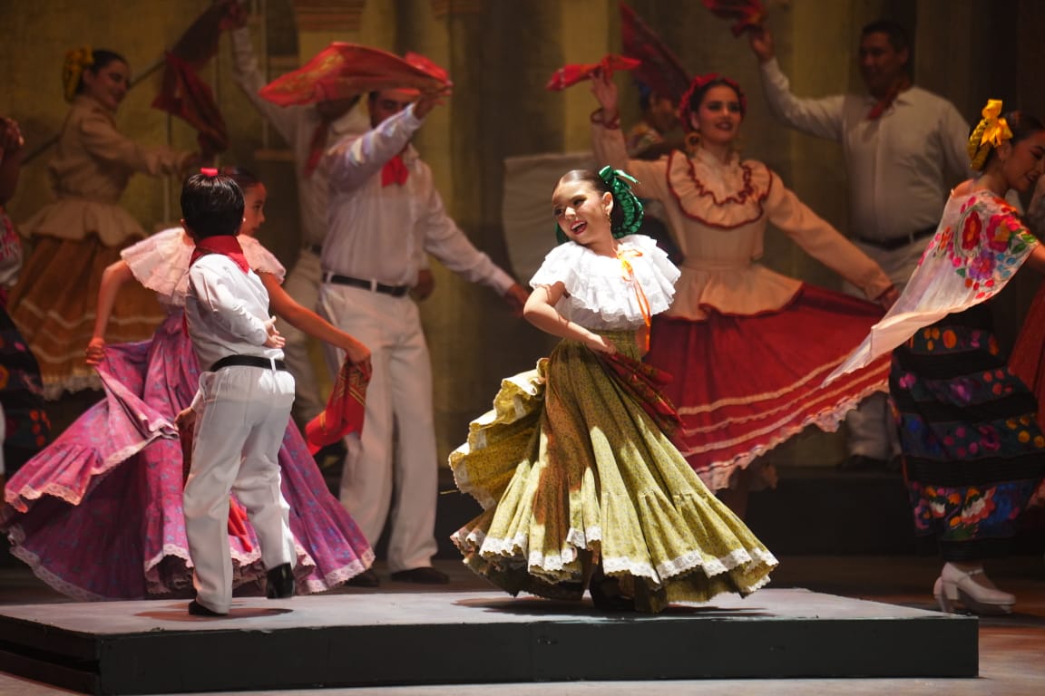 “Herencia Mexicana” cautiva al Teatro Ángela Peralta con una explosión de folklore y tradición Galería (19)