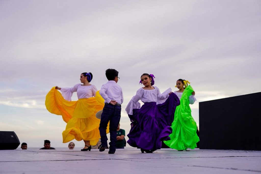 Mazatlán late al ritmo de su talento y conquista el Malecón al celebrar el Día Internacional de la Danza (3)