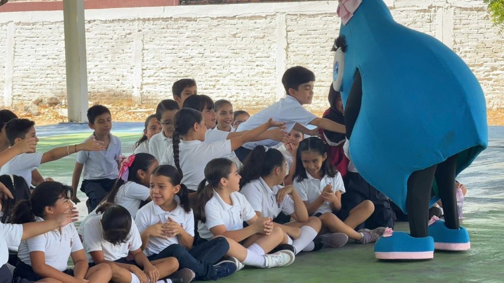 Alumnos de la Primaria Sebastián Lerdo aprenden a cuidar el agua con “Tita”, la gotita de JUMAPAM