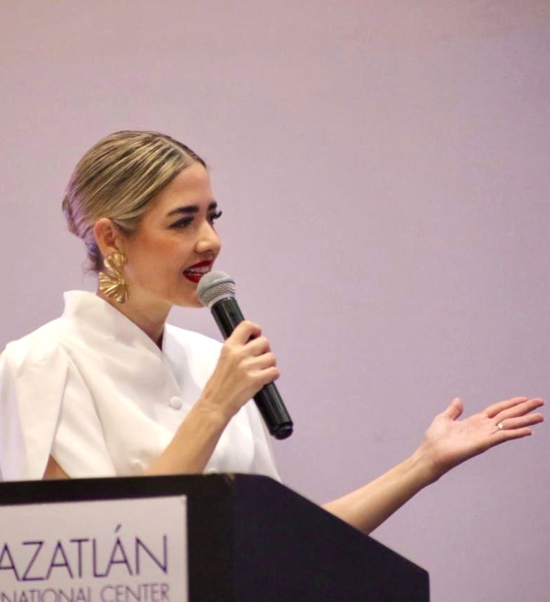 Asiste la Presidenta Municipal de Mazatlán Estrella Palacios a la XIV edición del Galardón Empresarial y Preseas 2026 1