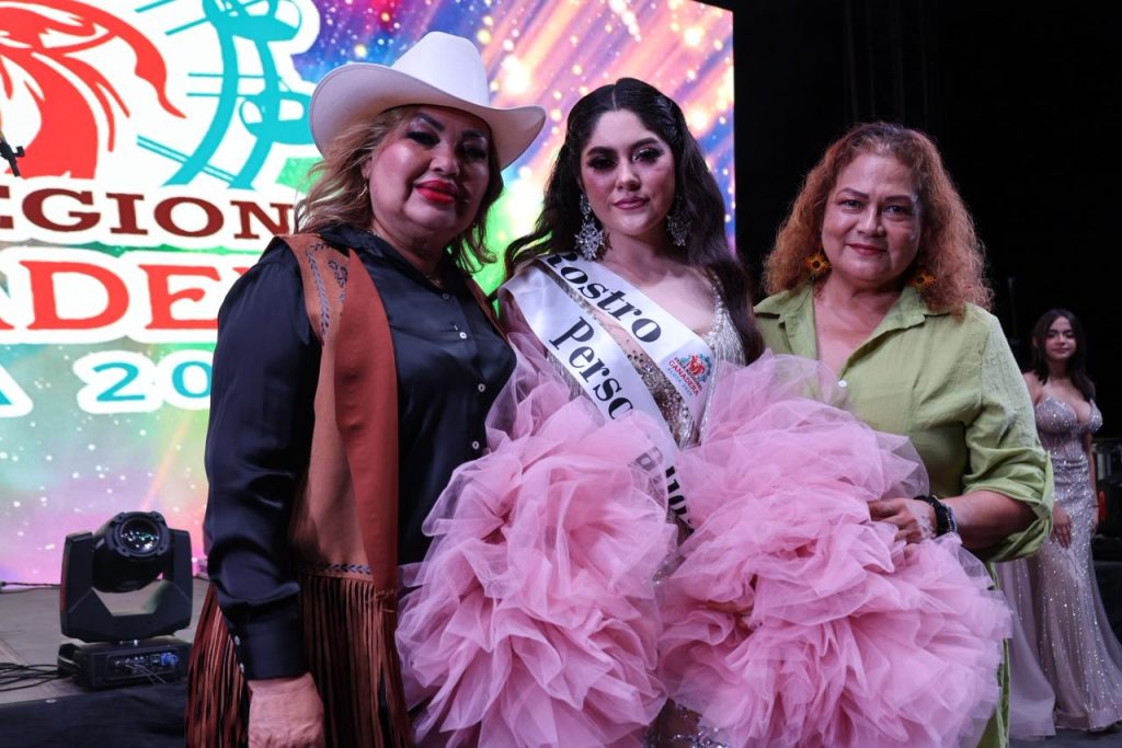 Coronan a Daylín López como Reina de la Feria Regional Ganadera Elota 2026 (14)
