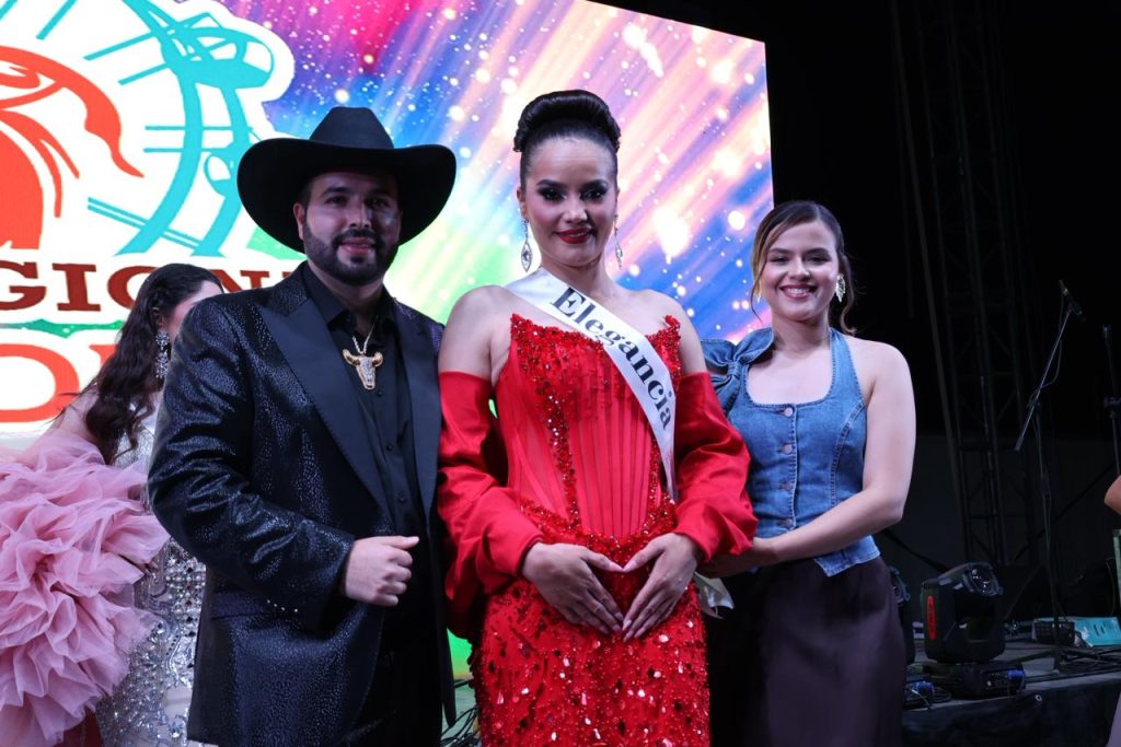 Coronan a Daylín López como Reina de la Feria Regional Ganadera Elota 2026 (17)
