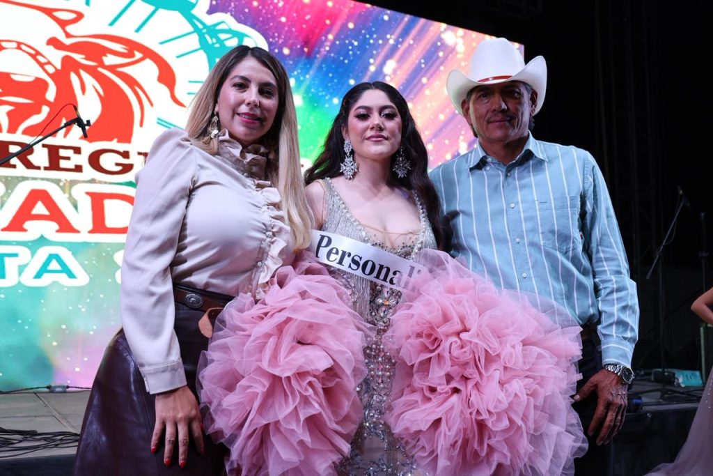 Coronan a Daylín López como Reina de la Feria Regional Ganadera Elota 2026 (6)