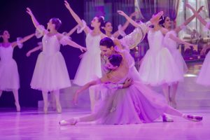 El Romanticismo del ballet envolvió al Teatro Ángela Peralta con “Tres grandes en una noche de primavera”