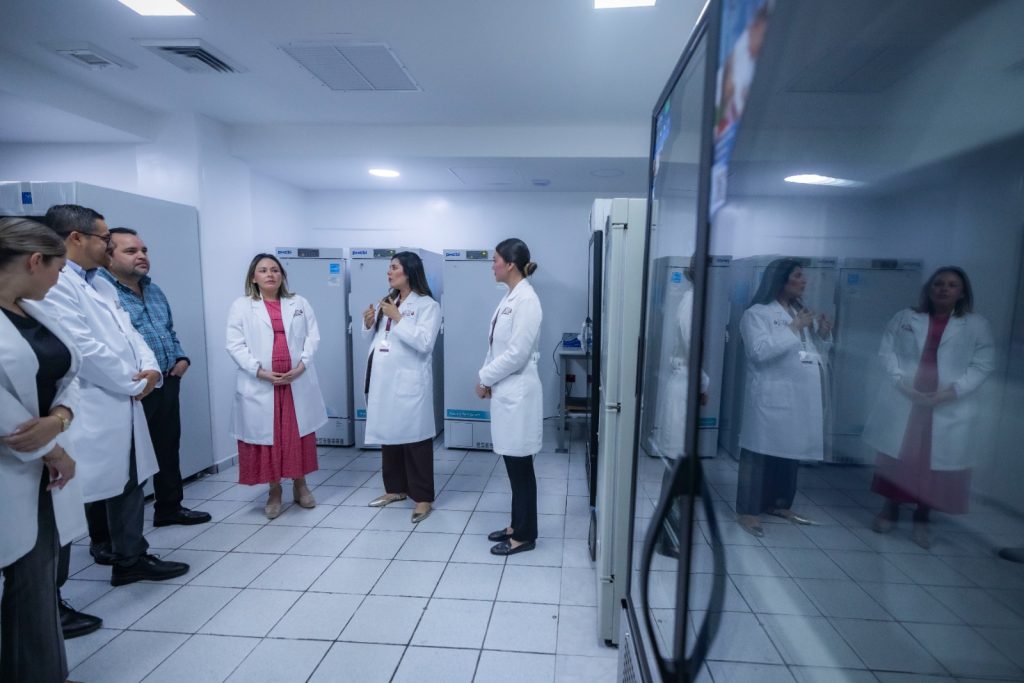 Gobernadora Yeraldine pone en marcha el Centro Estatal de Transfusión Sanguínea (5)