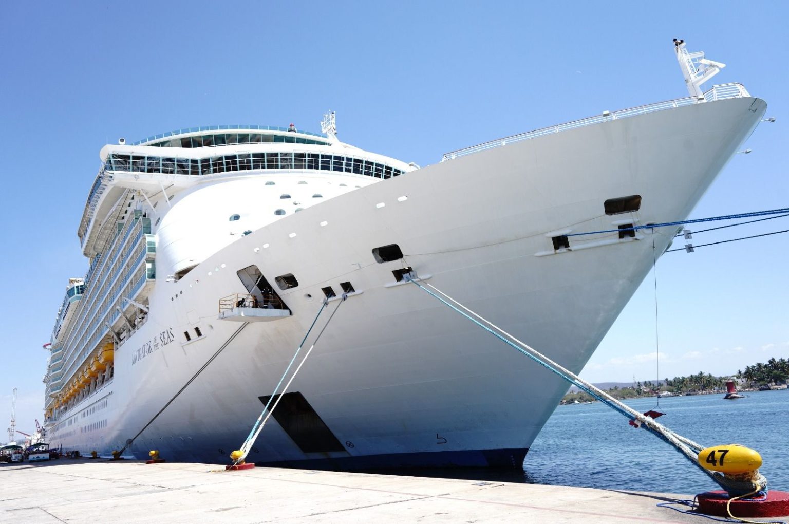 Más de 3 mil 700 turistas llegan a Mazatlán a bordo del Navigator Of The Seas