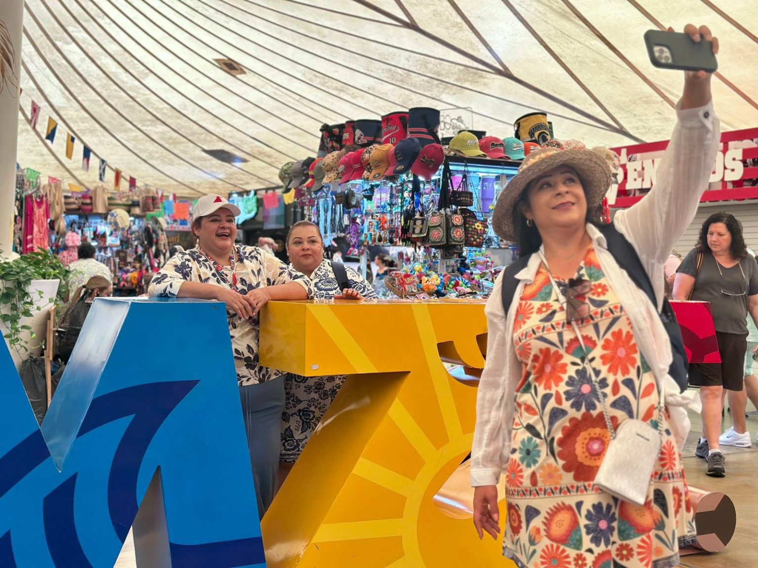 Más de 4 mil cruceristas arriban a Mazatlán a bordo del Carnival Panorama