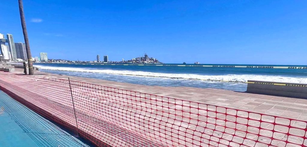 Acciona de inmediato el Ayuntamiento de Mazatlán plan aseguramiento de parte de la v. del Mar ante deslave por fuerte olaje 2026