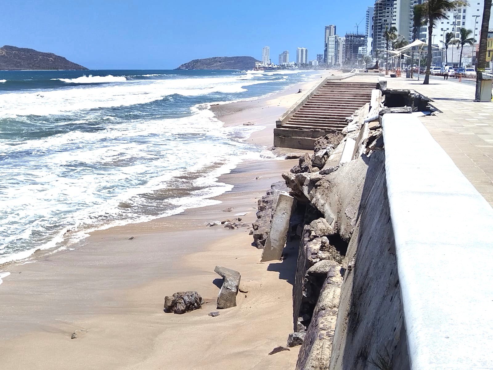 Acciona de inmediato el Ayuntamiento de Mazatlán plan aseguramiento de parte de la v. del Mar ante deslave por fuerte olaje 2026 3
