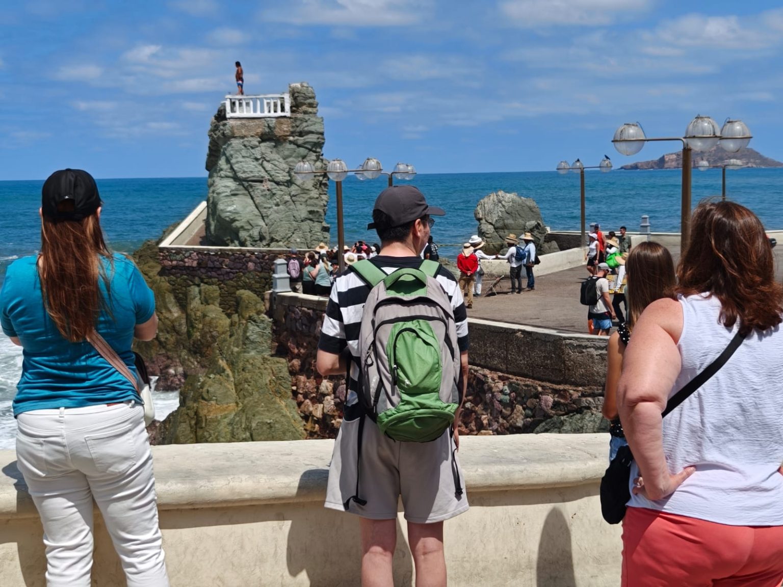 Cruceristas dinamizan actividad turística y económica de Mazatlán
