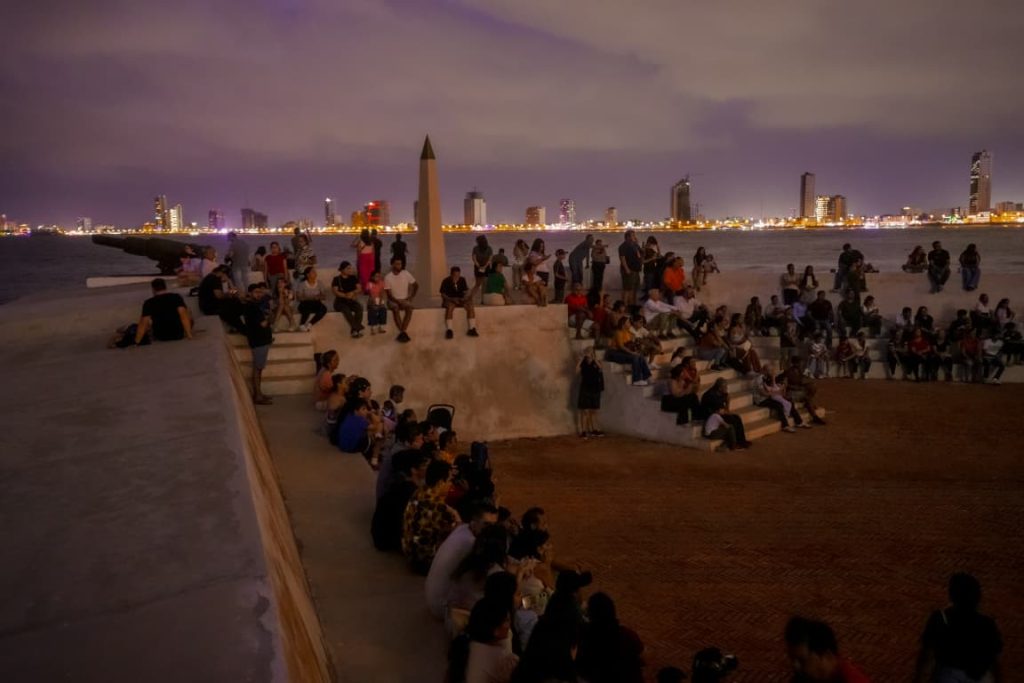 El Fuerte 31 de Marzo de Casa del Marino reúne a decenas de aficionados a la astronomía