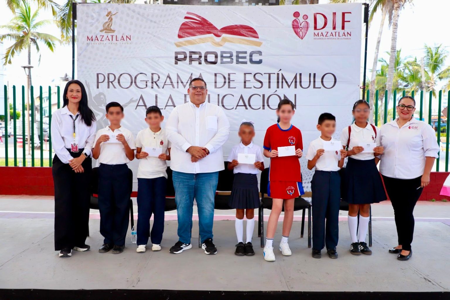 Entrega DIF Mazatlán apoyos del programa PROBEC a 800 niñas y niños