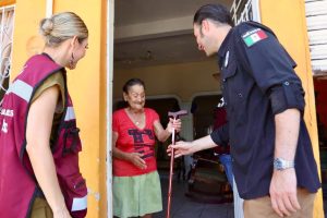 Estrella Palacios y Miguel Torruco recorren Villa Unión para atender de manera directa a las familias