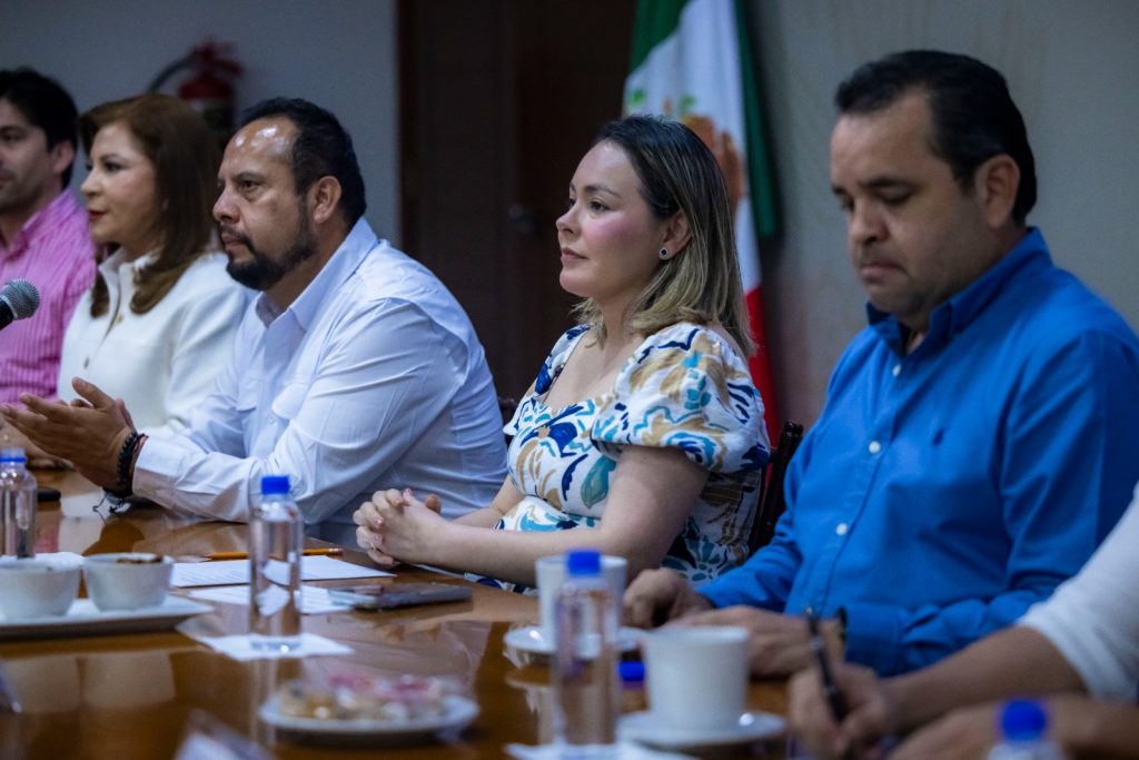 Gobernadora Yeraldine firmó convenio con la Universidad Nacional Rosario Castellanos (1)