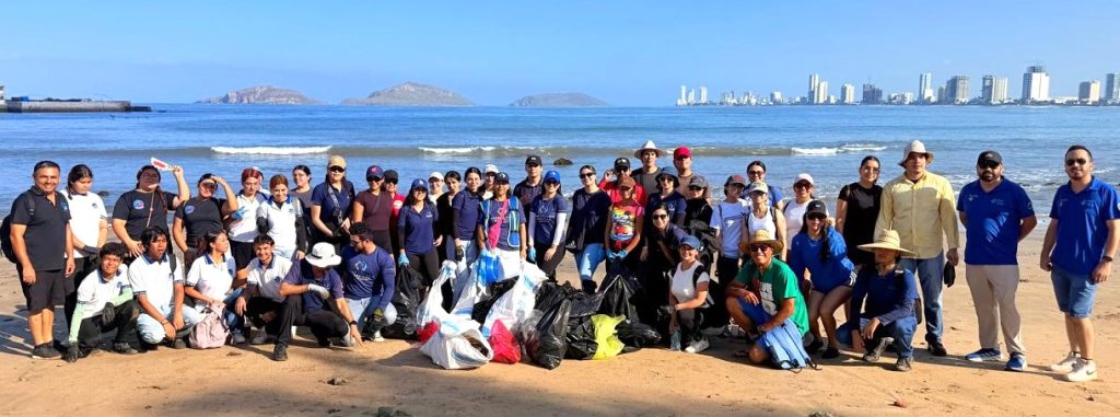 Más de 1000 personas se unen por los océanos en la tercera edición de La Gran Limpieza de Playas 2026
