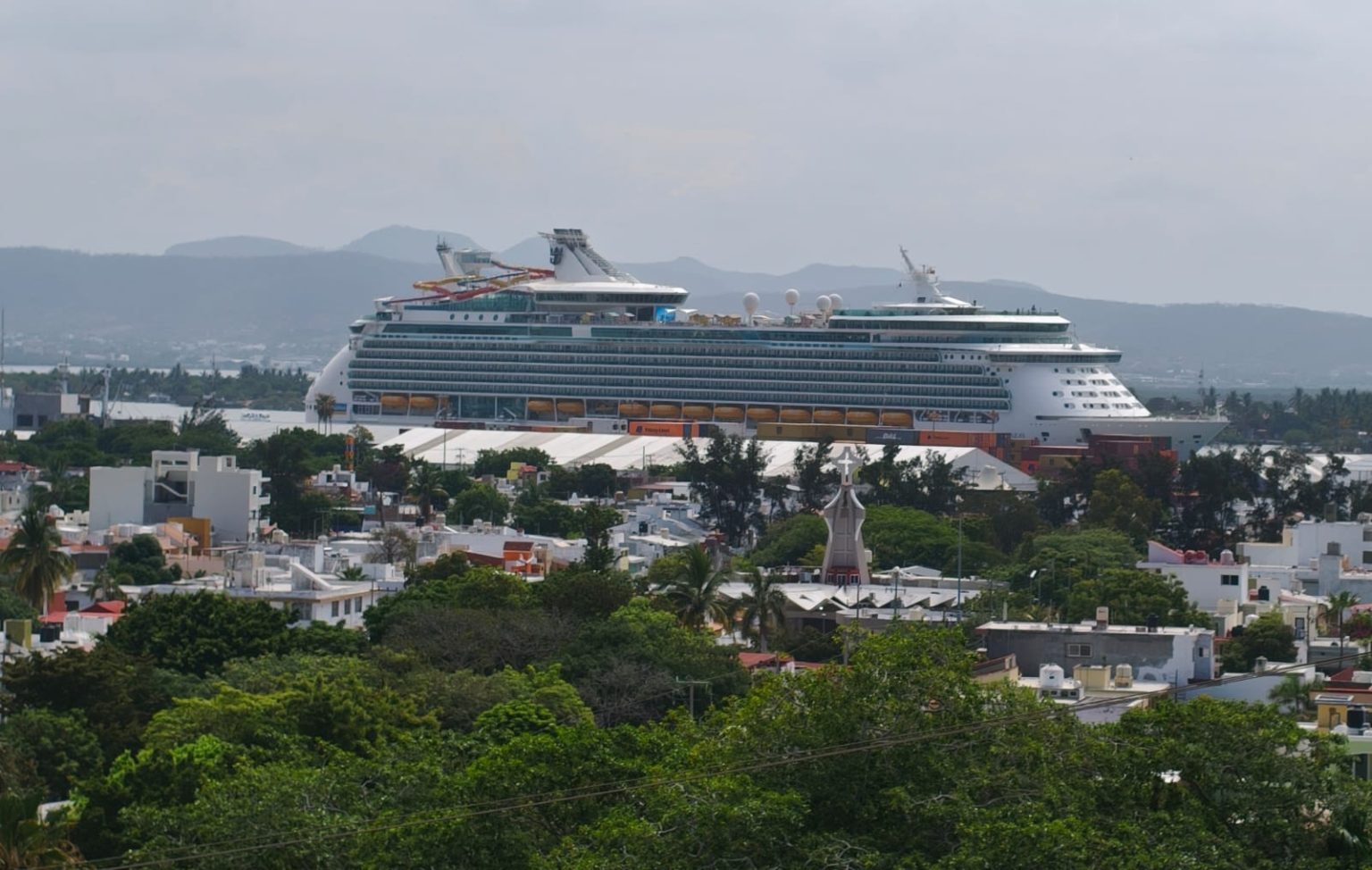 Mazatlán le da la bienvenida a más de 3,800 cruceristas
