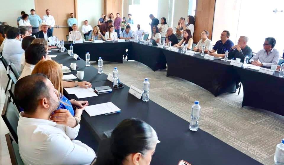 Participa Estrella Palacios en la Reunión de Trabajo de la Comisión de Turismo con Representantes de Intercamaral Mazatlán, 2026 2