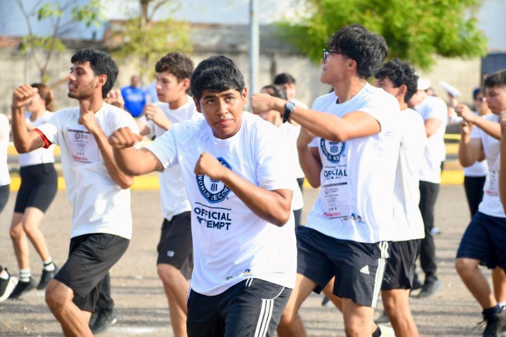 ¡La UAS y Marco Verde hacen historia! Mil universitarios se unen y logran el Guinness World Récord denominado la clase Fitness de Boxeo más grande en línea y múltiples sedeS (16)