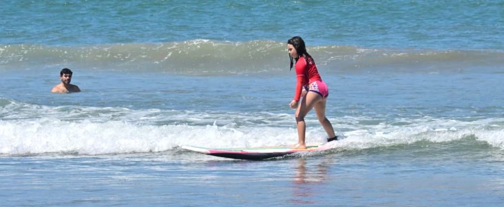 Celebran en Mazatlán tercera edición del Torneo del Día del Surfillo en Playa Luna Bonita 2026