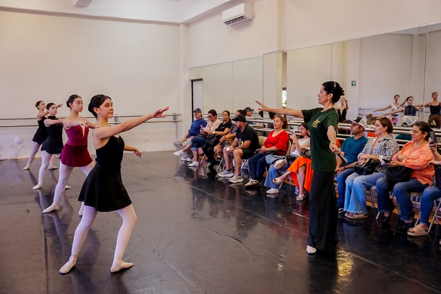 Clausura con éxito el Curso Intensivo de Verano 2026 de Ballet Clásico en el CMA