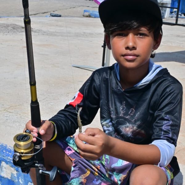 Disfrutan de un domingo familiar en el Segundo Torneo Infantil de Pesca de Orilla 2026 Galería de Fotos (2)