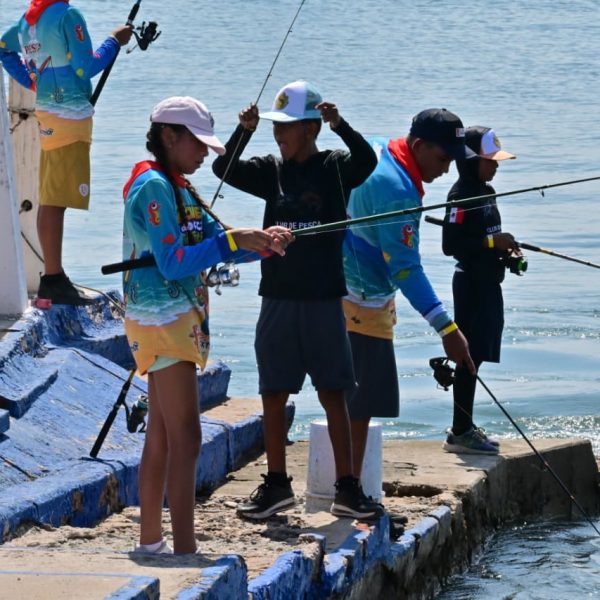 Disfrutan de un domingo familiar en el Segundo Torneo Infantil de Pesca de Orilla 2026 Galería de Fotos (4)