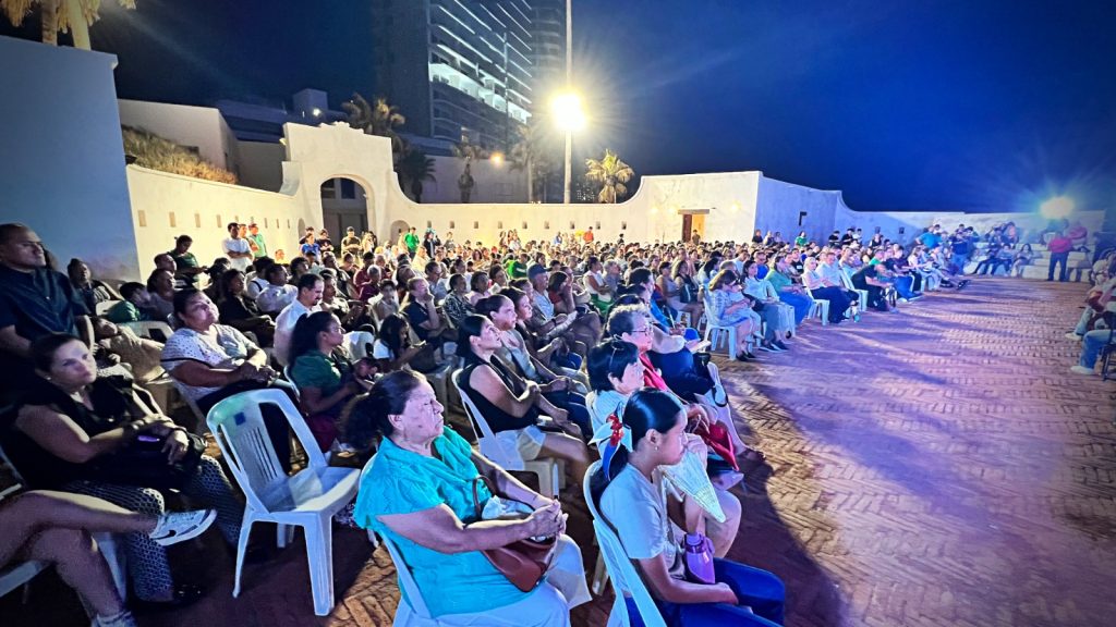 El arte al aire libre Sinfonía por La Paz, une a las familias (16)
