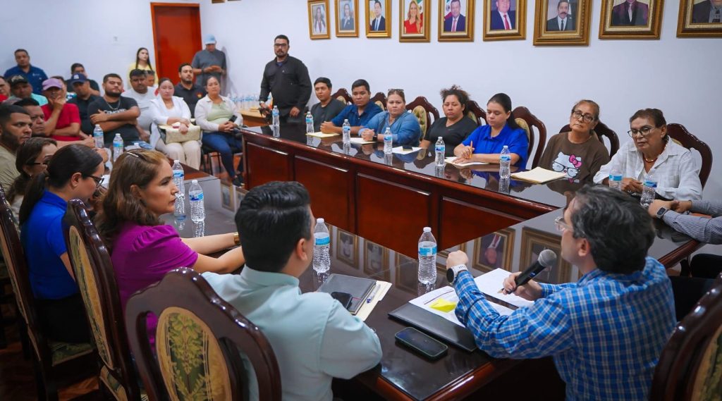 Gobierno de Sinaloa acerca opciones de financiamiento a comerciantes y empresarios de Escuinapa 2026 1