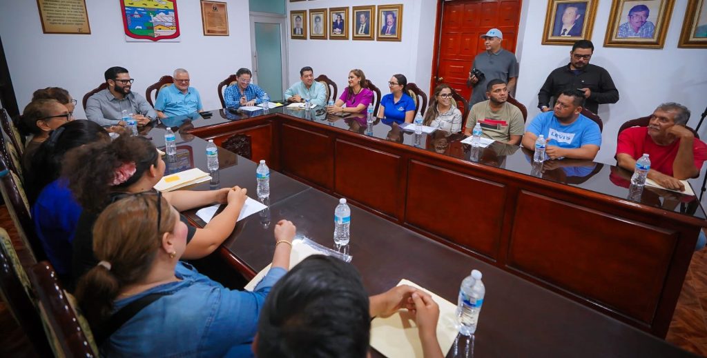 Gobierno de Sinaloa acerca opciones de financiamiento a comerciantes y empresarios de Escuinapa 2026 2