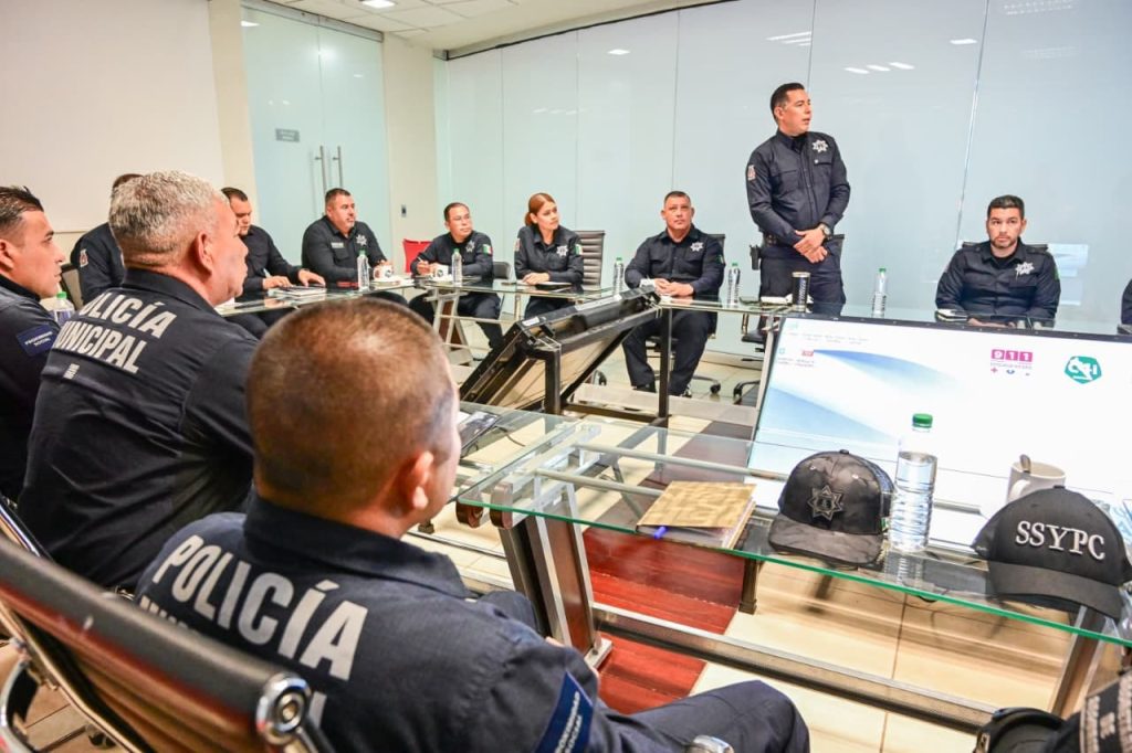 Secretarios y Directores de Seguridad Pública de Sinaloa se reúnen en una mesa de diálogo con especialista en temas de seguridad