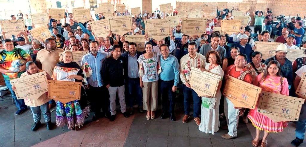 Sectur Federal y Fonatur entregan en Pátzcuaro equipamiento a 84 proyectos comunitarios y anuncian inversión de 300 mdp 2029