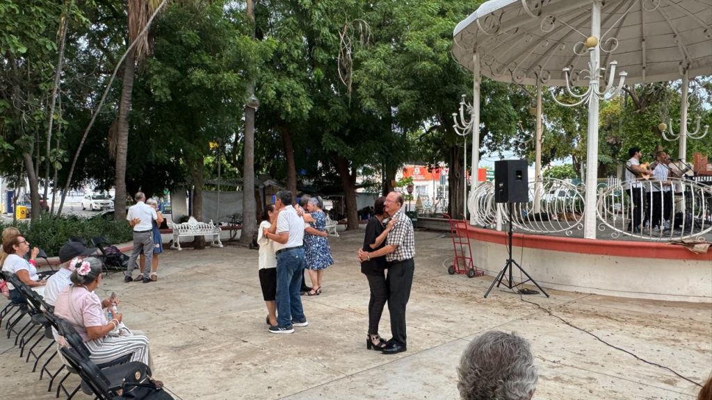 Trío Azteca Culiacán invade de romanticismo las “Tardes de Bolero”