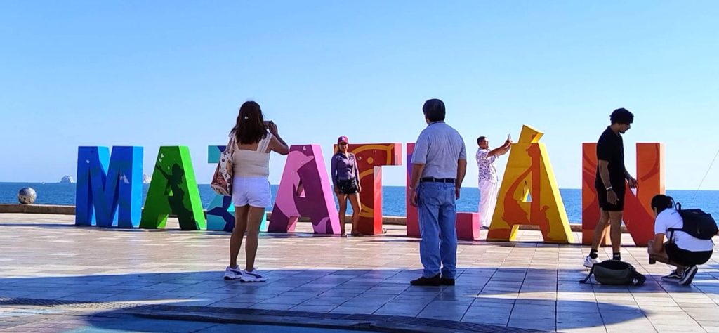 Turistas Disdrutan del Verano en Mazatlán Mireya Sosa Osuna Sectur Sinaloa 2026
