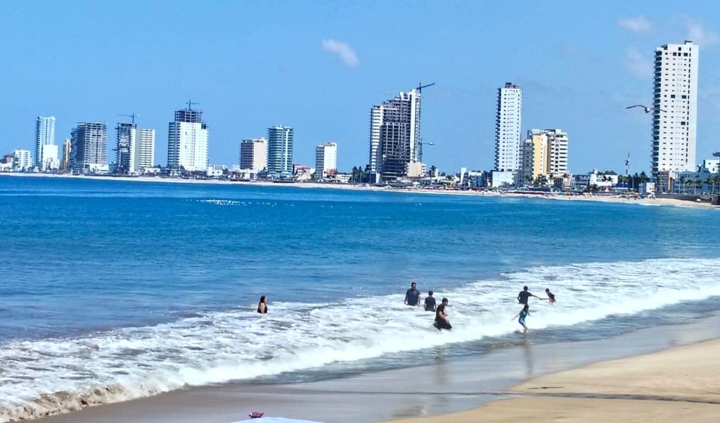 Turistas Disdrutan del Verano en Mazatlán Mireya Sosa Osuna Sectur Sinaloa 2026 4