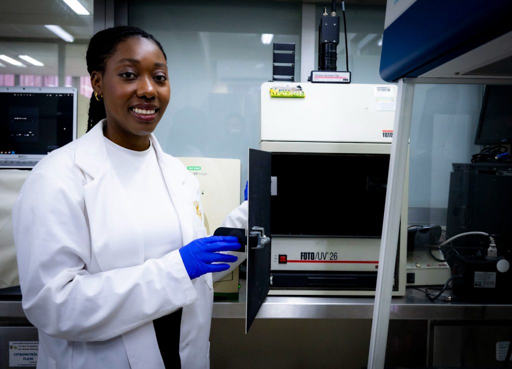 ¡La medicina no tiene fronteras! Estudiantes de Canadá y Brasil viven la experiencia de la investigación en la UAS; estudian el impacto de la bacteria E. colii (5)