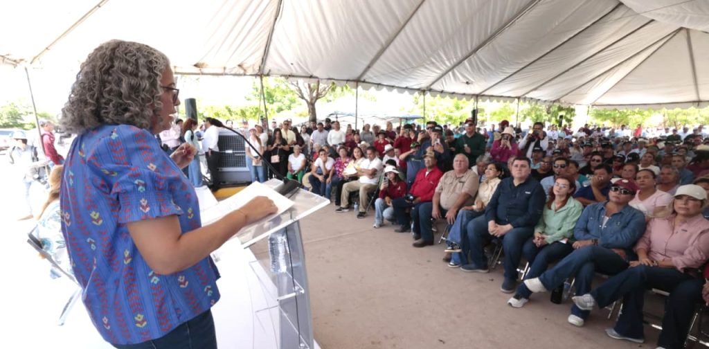 Con entrega de bulevar y supervisión de construcción de viviendas en El Fuerte, Gobernadora Graciela Domínguez inicia su gira por todo Sinaloa 2026 1