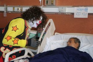 Gobierno Municipal y DIF Mazatlán llevan sonrisas a personas adultas mayores del Hospital General