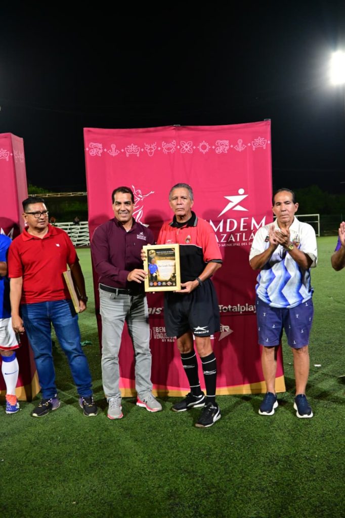 Inicia llena de homenajes segunda edición del Torneo del Recuerdo de Futbol (3)