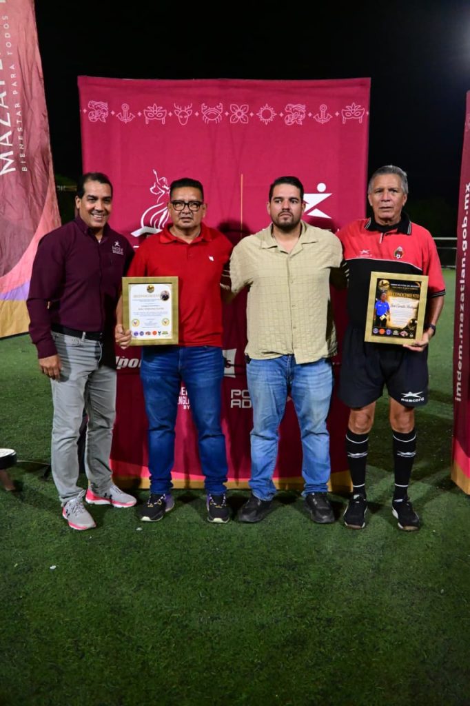 Inicia llena de homenajes segunda edición del Torneo del Recuerdo de Futbol (7)