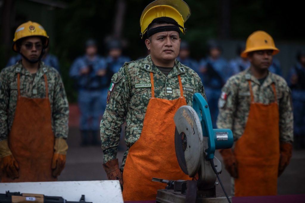 Atestigua Gobernadora Graciela Domínguez ceremonia de destrucción de armamento donado y decomisado en la Novena Zona Militar (11)