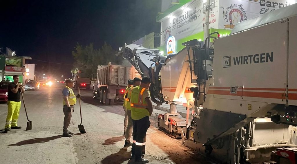 Continúan trabajos de rehabilitación en avenida Río Piaxtla con levantamiento de carpeta asfáltica