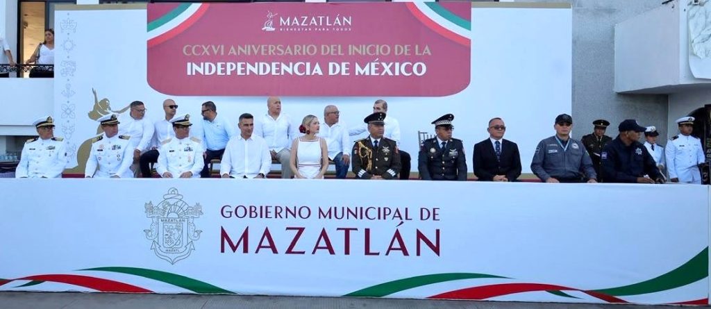Encabeza Estrella Palacios Domínguez tradicional desfile cívico-militar por el 216 aniversario de la Independencia de México en el Malecón e Mazatlán 2026 3
