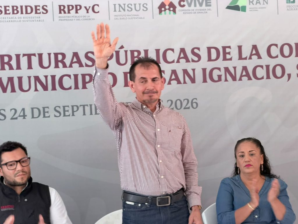 Entregan 507 escrituras a familias de la colonia Los Tecomates en San Ignacio (6)