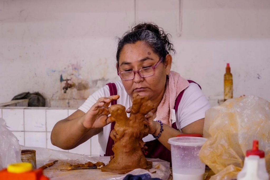 Este viernes se inaugura la exposición “Cosmogonías” de Yaz González 2026