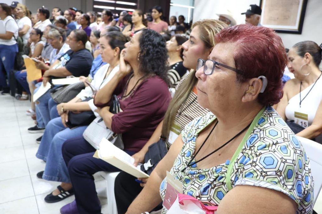 Estrella Palacios abre las puertas del Cabildo a la ciudadanía