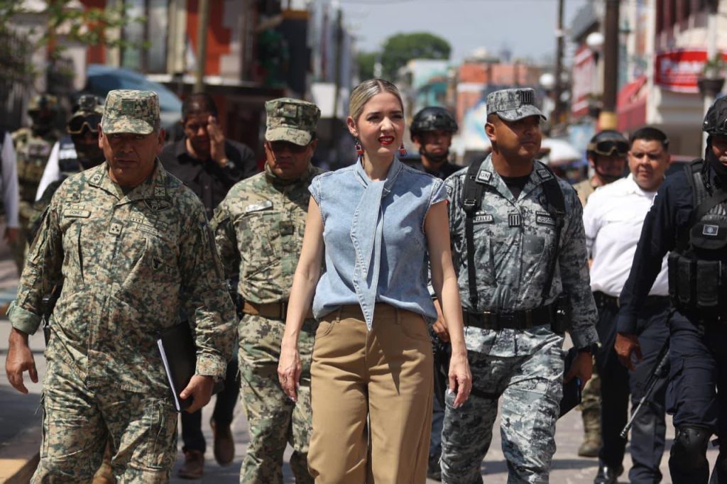 Estrella Palacios supervisa preparativos para el Grito de Independencia en Mazatlán