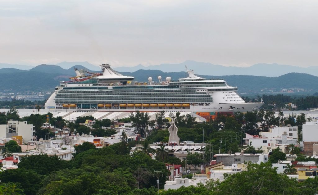 Recibe Mazatlán a más de 3,600 cruceristas este lunes (6)