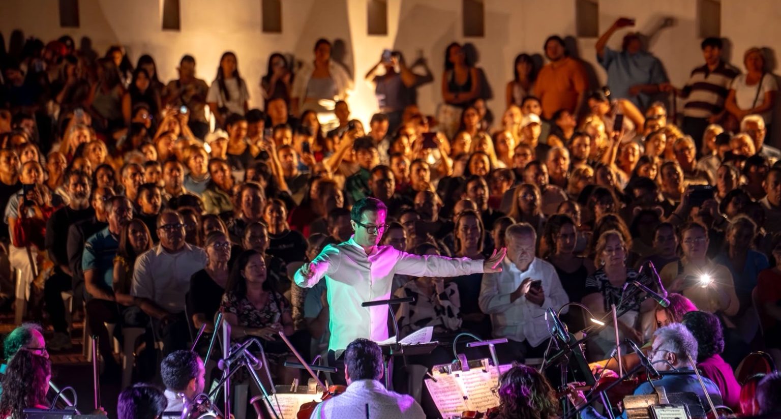 Brillo, talento y tradición enmarcan la inauguración del Festival Cultural Mazatlán 2026 con el Concierto Sobre las Olas