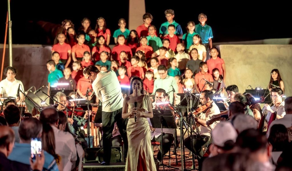 Brillo, talento y tradición enmarcan la inauguración del Festival Cultural Mazatlán 2026 con el Concierto Sobre las Olas 8